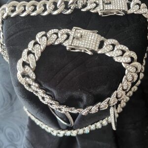Elegant Silver Necklace with Crystal Accents